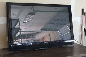 lot 170 image: SANYO DP50740 50 TV WITH REMOTE AND WALL MOUNT