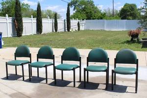 lot 174 image: 5 MIDMARK GREEN LEATHER CHAIRS