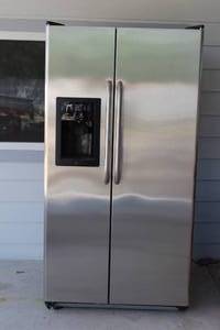 lot 189 image: GE SIDE BY SIDE REFRIGERATOR BSS25JSRFSS CONTENTS NOT INCLUDED
