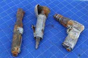 lot 194 image: 3 PNEUMATIC TOOLS RATCHET, GRINDER AND WRENCH