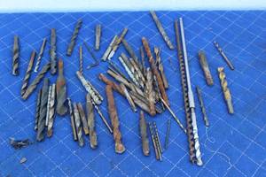 lot 203 image: GERNEROUS AMOUNT OF DRILL BITS