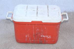 lot 207 image: GOTT30 ICE CHEST 30QT