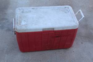 lot 208 image: COLEMAN 52QT ICE CHEST