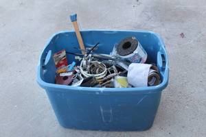 lot 224 image: TOTE OF GENEROUS AMOUNT OF ASSORTED TOOLS SEE PICS