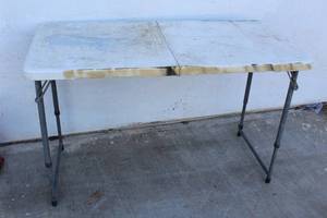 lot 232 image: 4FT LIFETIME FOLDING TABLE