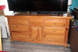 lot 247 image: BROYHILL FONTANA DRESSER DRAWERS