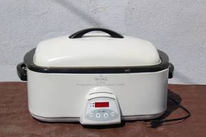 lot 254 image: RIVAL 20QT PROGRAMMABLE ROASTER OVEN