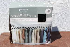 lot 262 image: MEMBERS MARK 50 PACK ELITE QUALITY VELVET HANGERS