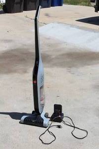 lot 266 image: HOOVER LINX CORDLESS VACCUM WITH ATTERY AND CHARGER