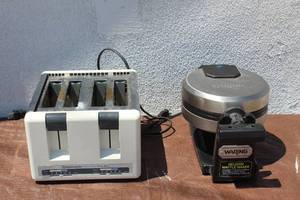 lot 276 image: WARING BELGIAN WAFFLE MAKER AND TOASTMASTERWIDE SLOT TOASTER