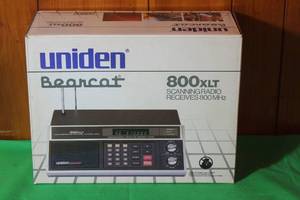 lot 18 image: VINTAGE UNIDEN BEARCAT 800XLT SCANNING RADIO RECEIVES 800MHZ IN ORIGINAL BOX