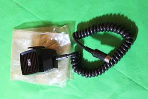 lot 28 image: VINTAGE REALISTIC 21-1172 DYNAMIC CB RADIO MICROPHONE
