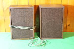 lot 41 image: VINTAGE SET OF SPEAKERS IN WOOD CABINET  ,15.5 H X 10.5L