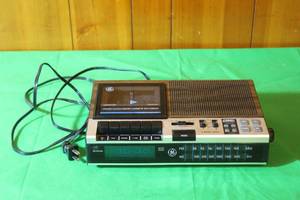 lot 48 image: VINTAGE GE FMAM  CLOCK RADIO CASSETTE RECORDER 7-4956B