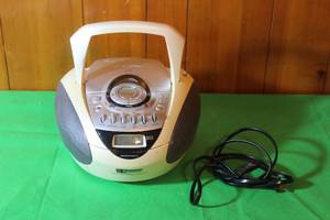 lot 55 image: EMERSON DIGITAL AMFM STEREO CD CASSETTE RECORDER BOOMBOX