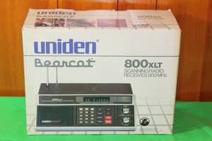 lot 5 image: VINTAGE UNIDEN BEARCAT 800XLT SCANNING RADIO RECEIVES 800MHZ IN ORIGINAL BOX