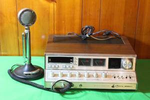 lot 10 image: COBRA 2000 GTL  AMSSB CB RADIO WITH VINTAGE ASTATIC CORPORATION D-104 LOLLIPOP RADIO MICROPHONE WITH T-UP9 STAND