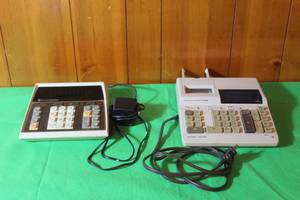 lot 63 image: TOTAL OF 2 VINTAGE TEXAS INSTRUMENT ELECTRONIC CALCULATORS , TI-5100 & TI-5130