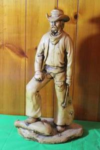 lot 68 image: VINTAGE TALL  WESTERN COWBOY  SCULPTURE STATUE  MADE IN MEXICO  ,21H