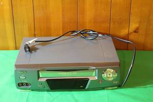 lot 71 image: VINTAGE SANYO 4- HEAD HI FI VCR ,VWM-680