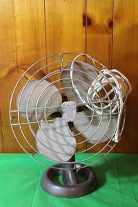 lot 88 image: VINTAGE EMERSON ELECTRIC FAN  94646,  18 H