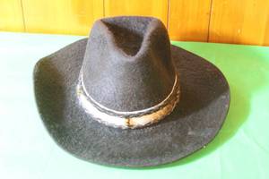lot 93 image: VINTAGE LUSKEYS GHOST RIDERS WESTERN HAT COLLECTION ,SIZE 7 18