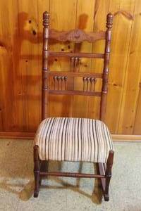 lot 98 image: VINTAGE WOODEN SPINDLE BACK ROCKING CHAIR