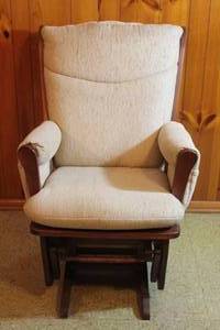 lot 99 image: WOODEN SLEIGH BACK GLIDER , 2-SLATS  ON BACK NEED REPAIR ,SEE PICS