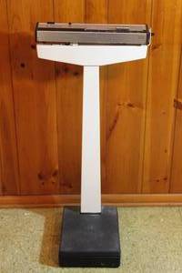 lot 103 image: VINTAGE HEALTH-O-METER STANDING PHYSICIAN  SCALE , 350LB  CAPACITY