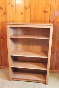 lot 105 image: WOODEN 5-TIER   STANDARD BOOKCASE  48 H X 32L