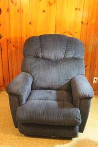 lot 108 image: LA-Z-BOY RECLINER