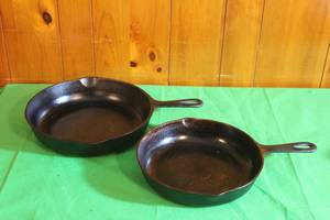 lot 112 image: TOTAL OF 2 VINTAGE CAST IRON SKILLETS No.6 (9 38) & No.8F ( 10 14)