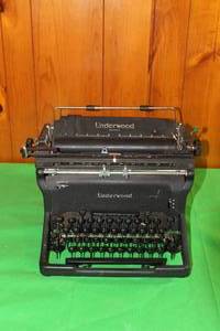 lot 117 image: ANTIQUE 1950S  UNDERWOOD TYPEWRITER  6543210