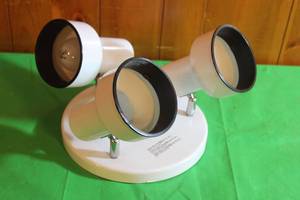 lot 118 image: THREE LIGHT  MULTI DIRECTIONAL FLUSH MOUNT INTERIOR CEILING LIGHT FIXTURE,7014-10