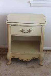 lot 120 image: VINTAGE WHITE  BASSETTE FURNITURE INDUSTRIES ONE DRAWER NIGHTSTAND WITH LOWER STORAGE  MATCH # 119