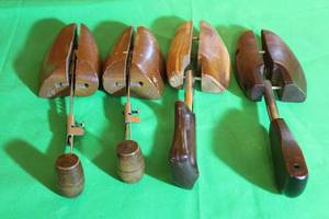 lot 136 image: TOTAL OF 4 WOODEN SHOE STRETCHERS