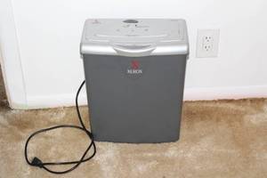 lot 138 image: XEROX PAPER SHREDDER XRX-8X