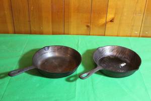 lot 147 image: TOTAL OF 2 VINTAGE CAST IRON SKILLETS No.5 , 8 18