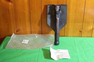 lot 156 image: VINTAGE TEXSPORT 31677 FOLDING SURVIVAL SHOVEL