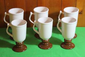 lot 172 image: TOTAL OF 6 VINTAGE 1970S HALL IRISH FOOTED COFFEE  MUGS , 1272( 5.5H ) & 1273 (6H)