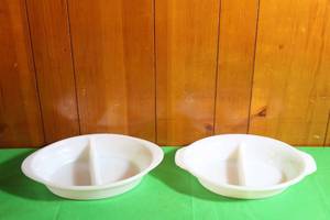 lot 182 image: TOTAL OF 2 MILK GLASS DIVIDED CASSEROLE BAKING DISH , GLASBAKE KINGFIRE