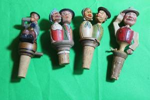 lot 186 image: TOTAL OF 4 VINTAGE GERMAN WOODEN HAND CARVED BOTTLE STOPPERS