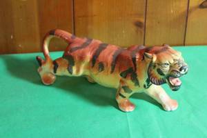 lot 190 image: VINTAGE WALES TIGER SHAND PAINTED SCULPTURE STATUE MADE IN JAPAN ,12L