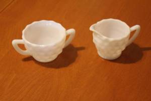 lot 194 image: VINTAGE MILK GLASS CREAMERSUGAR BOWL
