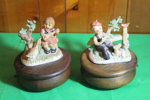 lot 206 image: 2 VINTAGE HUMMEL GIRLBOY FIGURINE WOOD MUSIC BOX
