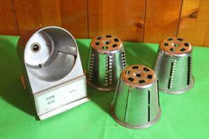 lot 217 image: VINTAGE SEARS KENMORE SALAD MAKER MAIN HEAD WITH BLADES