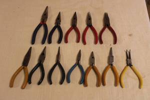 lot 226 image: LOT OF 12 NEEDLE NOSE PLIERS