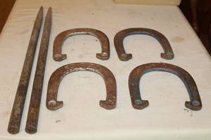 lot 263 image: VINTAGE ROYAL HORSE SHOE SET