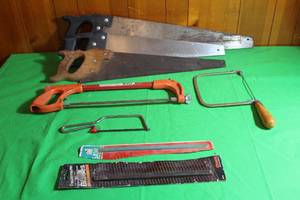 lot 282 image: 6 HAND SAWS WITH EXTRA BLADES