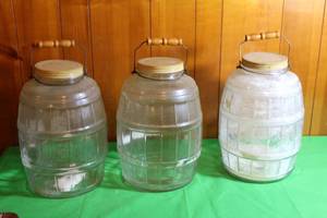 lot 291 image: 3 VINTAGE OLD COUNTRY STORE PICKLE JARS